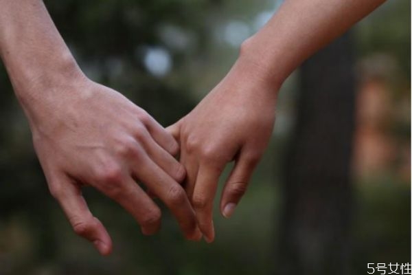 確定戀愛前要問清的事 什么樣肢體接觸算曖昧 確定戀愛前要問清的事 什么樣肢體接觸算曖昧