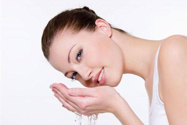 鼻唇溝填充術(shù)前準(zhǔn)備 手術(shù)去鼻唇溝的過(guò)程 鼻唇溝填充術(shù)前準(zhǔn)備 手術(shù)去鼻唇溝的過(guò)程