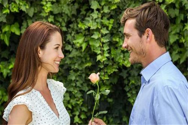 男女一見鐘情的概率有多大 一見鐘情靠譜嗎 男女一見鐘情的概率有多大 一見鐘情靠譜嗎