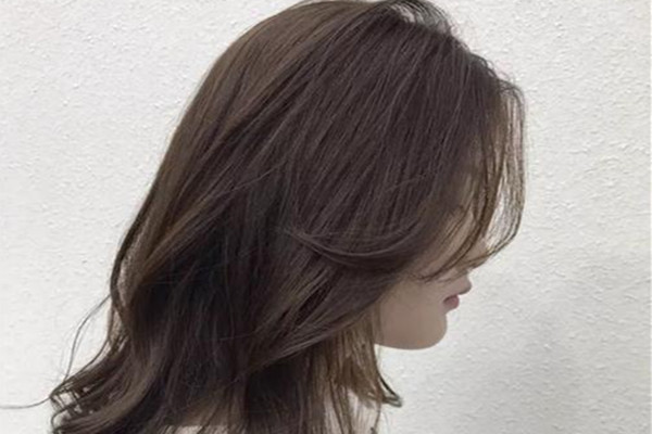 什么發(fā)色低調(diào)又高級(jí) 低調(diào)又高級(jí)的發(fā)色推薦 什么發(fā)色低調(diào)又高級(jí) 低調(diào)又高級(jí)的發(fā)色推薦