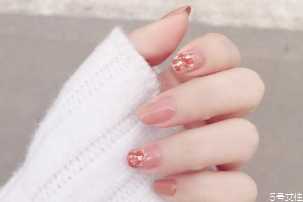 美甲加固膠什么時候涂正確 美甲包邊不翹邊教程 美甲加固膠什么時候涂正確 美甲包邊不翹邊教程