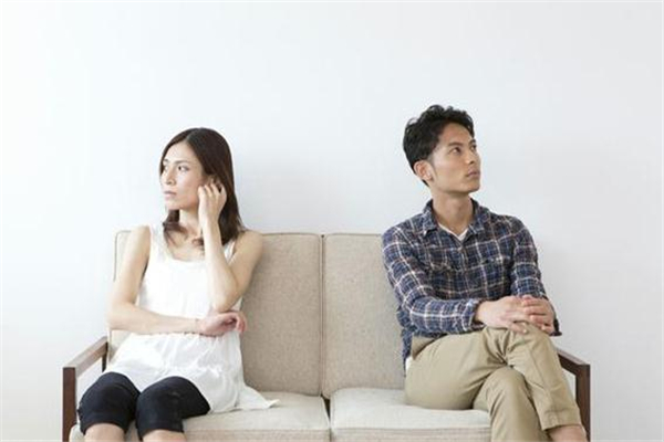 夫妻冷戰(zhàn)吵架不斷 婚姻生活如何繼續(xù) 夫妻冷戰(zhàn)吵架不斷 婚姻生活如何繼續(xù)