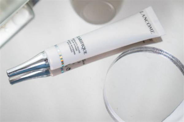 蘭蔻極光精華怎么樣 蘭蔻極光精華好用嗎 蘭蔻極光精華怎么樣 蘭蔻極光精華好用嗎