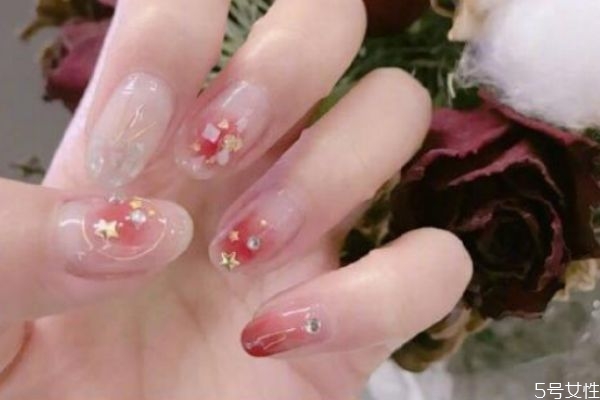 亮油可以當(dāng)?shù)子陀脝?亮油怎么用 亮油可以當(dāng)?shù)子陀脝?亮油怎么用