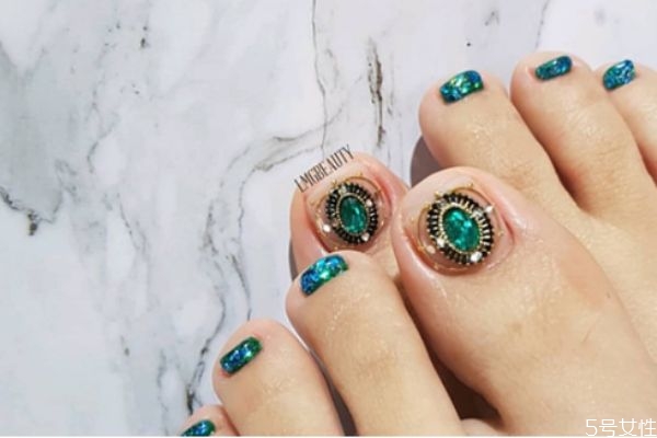 帶鉆腳美甲有哪些 帶鉆的美甲怎么做 帶鉆腳美甲有哪些 帶鉆的美甲怎么做