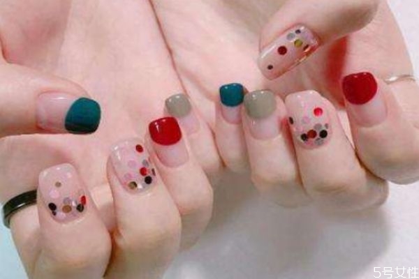 美甲加固膠什么時候涂正確 美甲包邊不翹邊教程 美甲加固膠什么時候涂正確 美甲包邊不翹邊教程