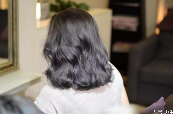 泡泡染發(fā)劑和染發(fā)膏的區(qū)別 頭發(fā)染色褪色的妙招 泡泡染發(fā)劑和染發(fā)膏的區(qū)別 頭發(fā)染色褪色的妙招