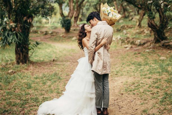 剛談戀愛(ài)見(jiàn)面尷尬怎么緩解 剛談戀愛(ài)怎么牽手 剛談戀愛(ài)見(jiàn)面尷尬怎么緩解 剛談戀愛(ài)怎么牽手