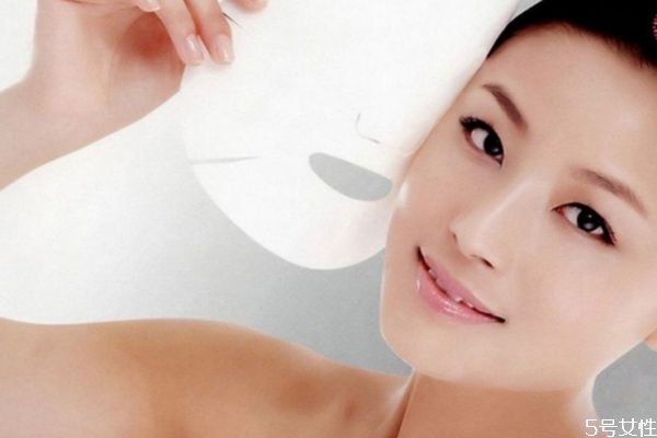 先用爽膚水還是面膜 面膜和爽膚水的順序 先用爽膚水還是面膜 面膜和爽膚水的順序