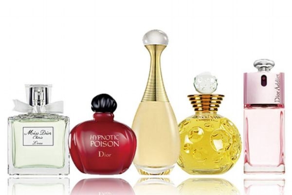 夏天香水會(huì)揮發(fā)比較快嗎 打開(kāi)的香水保存多久 夏天香水會(huì)揮發(fā)比較快嗎 打開(kāi)的香水保存多久