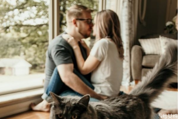 戀愛(ài)冷淡期怎么聊天 感情平淡期怎么度過(guò) 戀愛(ài)冷淡期怎么聊天 感情平淡期怎么度過(guò)