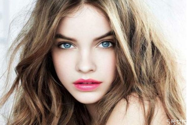 頭發(fā)的日常保養(yǎng)方法 怎樣保養(yǎng)頭發(fā)又黑又順 頭發(fā)的日常保養(yǎng)方法 怎樣保養(yǎng)頭發(fā)又黑又順