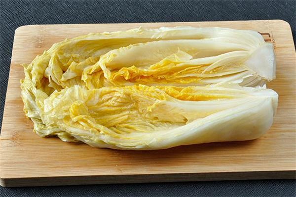 泡菜泡出來太酸是什么原因 泡菜太酸了放點什么好