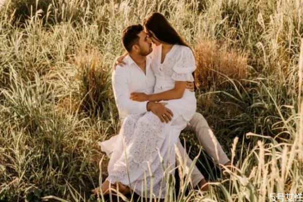 什么樣子女人最容易出軌 什么樣的女人不會(huì)出軌 什么樣子女人最容易出軌 什么樣的女人不會(huì)出軌