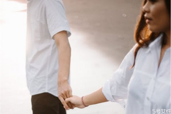 原諒出軌的妻子有多難 原諒妻子出軌會(huì)幸福嗎 原諒出軌的妻子有多難 原諒妻子出軌會(huì)幸福嗎