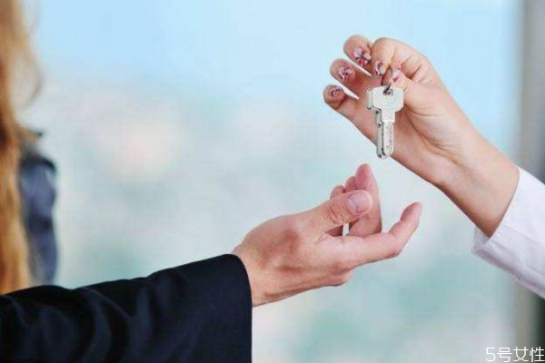 女人出軌被發(fā)現(xiàn)會(huì)改嗎 女人出軌一般多久結(jié)束 女人出軌被發(fā)現(xiàn)會(huì)改嗎 女人出軌一般多久結(jié)束