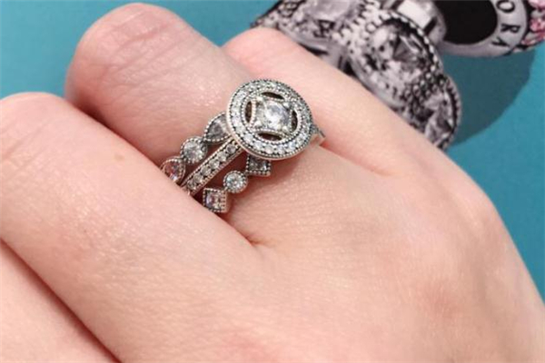 戴戒指手指一圈變青怎么辦 戴戒指一圈起泡怎么辦 戴戒指手指一圈變青怎么辦 戴戒指一圈起泡怎么辦