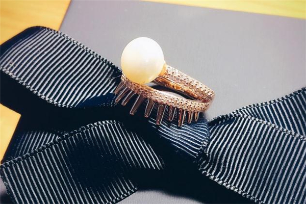 apm戒指是什么材質(zhì) apm戒指變黑了怎么辦 apm戒指是什么材質(zhì) apm戒指變黑了怎么辦