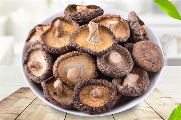 冬菇不能和什么一起吃 冬菇什么人不能吃 冬菇不能和什么一起吃 冬菇什么人不能吃