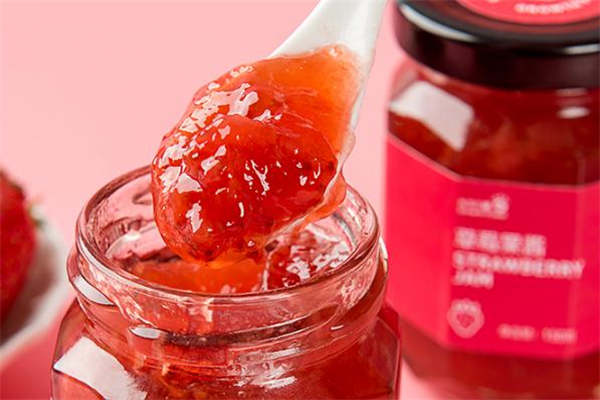 草莓醬用冰糖還是白糖 做草莓醬不放糖行嗎 草莓醬用冰糖還是白糖 做草莓醬不放糖行嗎