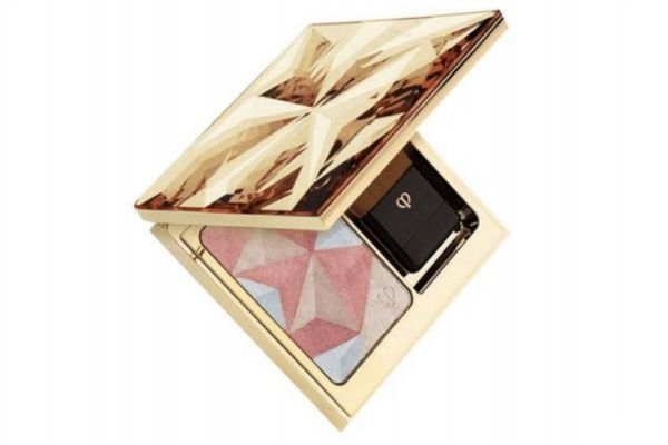 高光珠光和啞光區(qū)別有什么 高光棒和高光液的區(qū)別 高光珠光和啞光區(qū)別有什么 高光棒和高光液的區(qū)別