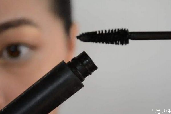 睫毛膏可以用什么來卸妝 睫毛膏可以用洗面奶卸嗎 睫毛膏可以用什么來卸妝 睫毛膏可以用洗面奶卸嗎