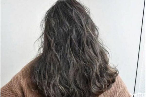 自己買的染發(fā)劑怎么調 理發(fā)店幫忙染發(fā)手工費多少 自己買的染發(fā)劑怎么調 理發(fā)店幫忙染發(fā)手工費多少