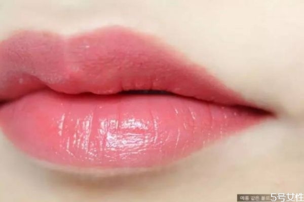 夏天適合涂什么顏色口紅 夏天口紅顏色推薦 夏天適合涂什么顏色口紅 夏天口紅顏色推薦