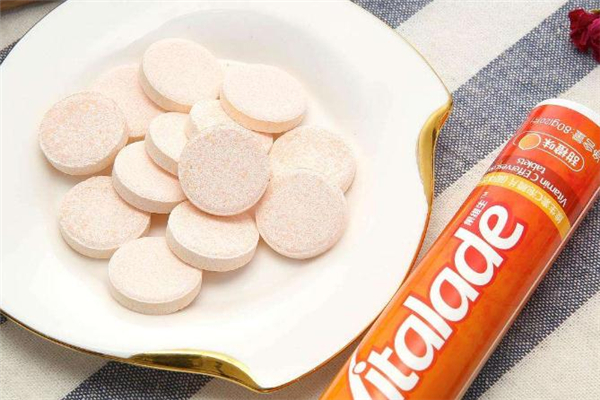 維c泡騰片能用開水泡嗎 維c泡騰片可以用茶水泡嗎 維c泡騰片能用開水泡嗎 維c泡騰片可以用茶水泡嗎