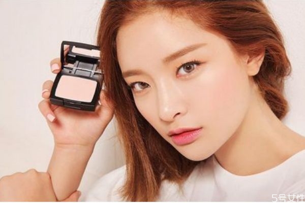 眼影當(dāng)鼻影好嗎 鼻影可以用眼影代替嗎 眼影當(dāng)鼻影好嗎 鼻影可以用眼影代替嗎