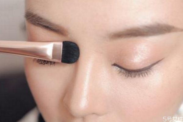 眼影當(dāng)鼻影好嗎 鼻影可以用眼影代替嗎 眼影當(dāng)鼻影好嗎 鼻影可以用眼影代替嗎