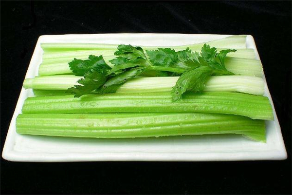 西芹可以降血壓嗎 西芹可以降血糖嗎 西芹可以降血壓嗎 西芹可以降血糖嗎