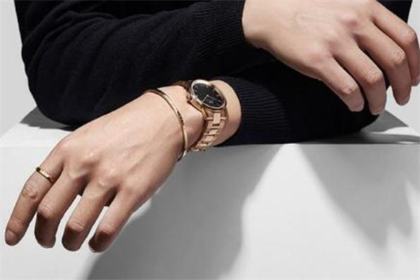 dw手表扣怎么安裝 dw手表表帶卡扣按不下去怎么辦 dw手表扣怎么安裝 dw手表表帶卡扣按不下去怎么辦