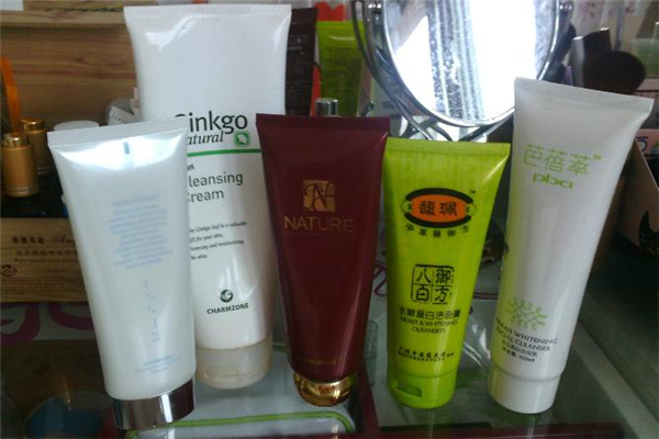 過期的洗面奶沒開封還能用嗎 過期的洗面奶可以洗頭發(fā)嗎 過期的洗面奶沒開封還能用嗎 過期的洗面奶可以洗頭發(fā)嗎