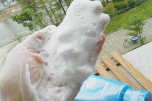 過期的洗面奶沒開封還能用嗎 過期的洗面奶可以洗頭發(fā)嗎 過期的洗面奶沒開封還能用嗎 過期的洗面奶可以洗頭發(fā)嗎