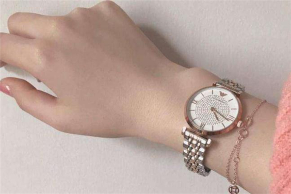 阿瑪尼滿天星男生可以戴嗎 阿瑪尼滿天星有幾個版本 阿瑪尼滿天星男生可以戴嗎 阿瑪尼滿天星有幾個版本