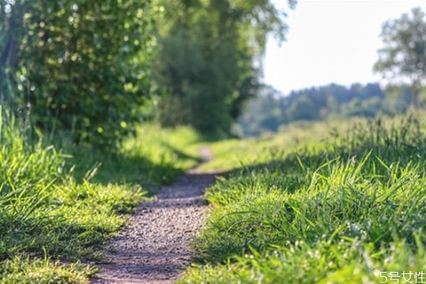 女生談戀愛時應(yīng)該注意哪些事情 戀愛時女生要知道的事 女生談戀愛時應(yīng)該注意哪些事情 戀愛時女生要知道的事