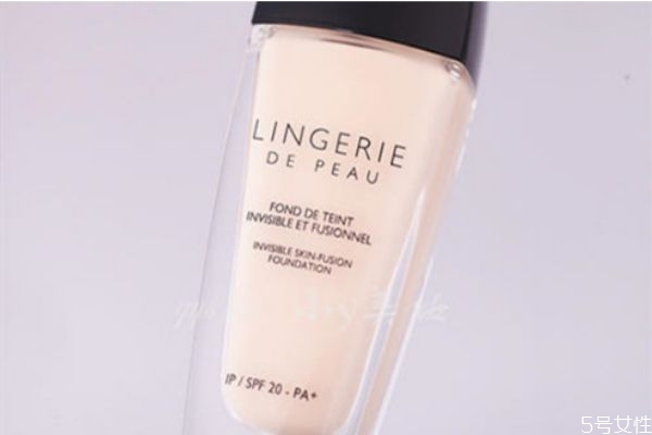 嬌蘭粉底液的使用注意事項 使用嬌蘭粉底液的誤區(qū) 嬌蘭粉底液的使用注意事項 使用嬌蘭粉底液的誤區(qū)