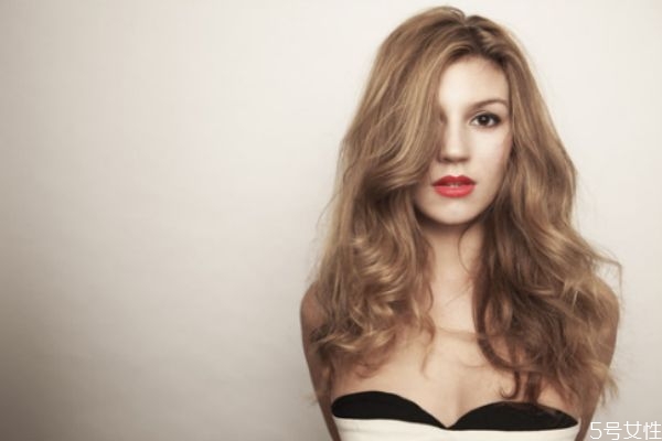 染了頭發(fā)第二天能洗嗎 染了頭發(fā)第二天可以換顏色嗎 染了頭發(fā)第二天能洗嗎 染了頭發(fā)第二天可以換顏色嗎