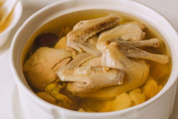 整只雞煲湯的做法 整只雞應(yīng)該怎么煲湯 整只雞煲湯的做法 整只雞應(yīng)該怎么煲湯