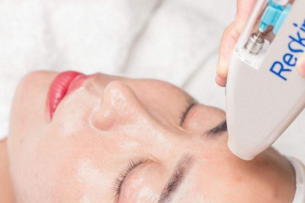 夏天臉上出油的原因 為什么夏天臉上會出油 夏天臉上出油的原因 為什么夏天臉上會出油