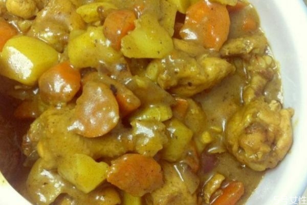 咖喱雞翅飯怎么做 咖喱雞翅土豆的做法 咖喱雞翅飯怎么做 咖喱雞翅土豆的做法