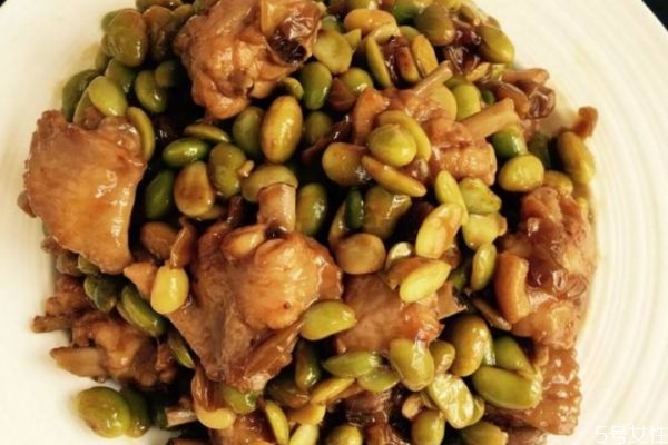 雞翅燒毛豆怎么做好吃 毛豆燒雞翅的做法 雞翅燒毛豆怎么做好吃 毛豆燒雞翅的做法