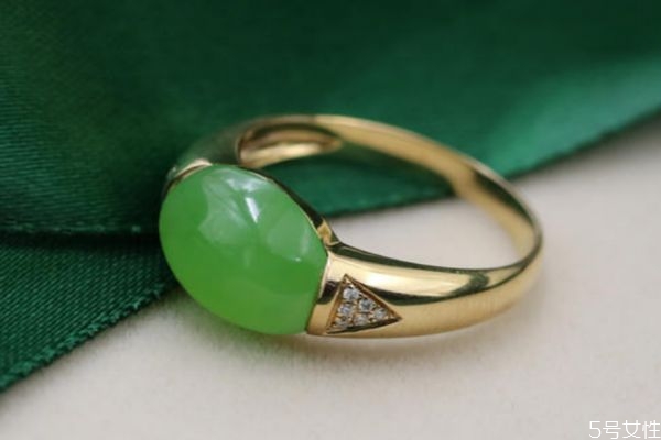 金鑲玉戒指如何選購 金鑲玉戒指一般多少錢 金鑲玉戒指如何選購 金鑲玉戒指一般多少錢
