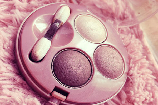 妙巴黎三色眼影好用嗎 妙巴黎三色眼影怎么樣 妙巴黎三色眼影好用嗎 妙巴黎三色眼影怎么樣