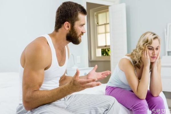 吵架時男人沉默代表什么 男人愛不愛你看這三個標準 吵架時男人沉默代表什么 男人愛不愛你看這三個標準