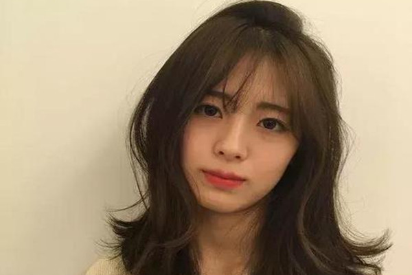 冷棕色適合什么年齡 冷棕色發(fā)色很亮嗎 冷棕色適合什么年齡 冷棕色發(fā)色很亮嗎