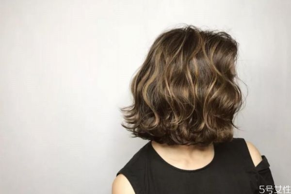 齊脖燙適合圓臉嗎 齊脖短發(fā)怎樣燙好看 齊脖燙適合圓臉嗎 齊脖短發(fā)怎樣燙好看