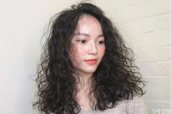 燙個(gè)羊毛卷大概多少錢 燙個(gè)羊毛卷要多久 燙個(gè)羊毛卷大概多少錢 燙個(gè)羊毛卷要多久