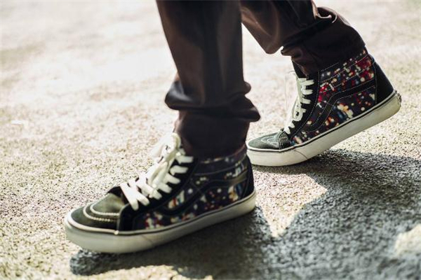 vans和匡威哪個(gè)檔次高 vans和匡威哪個(gè)耐穿 vans和匡威哪個(gè)檔次高 vans和匡威哪個(gè)耐穿